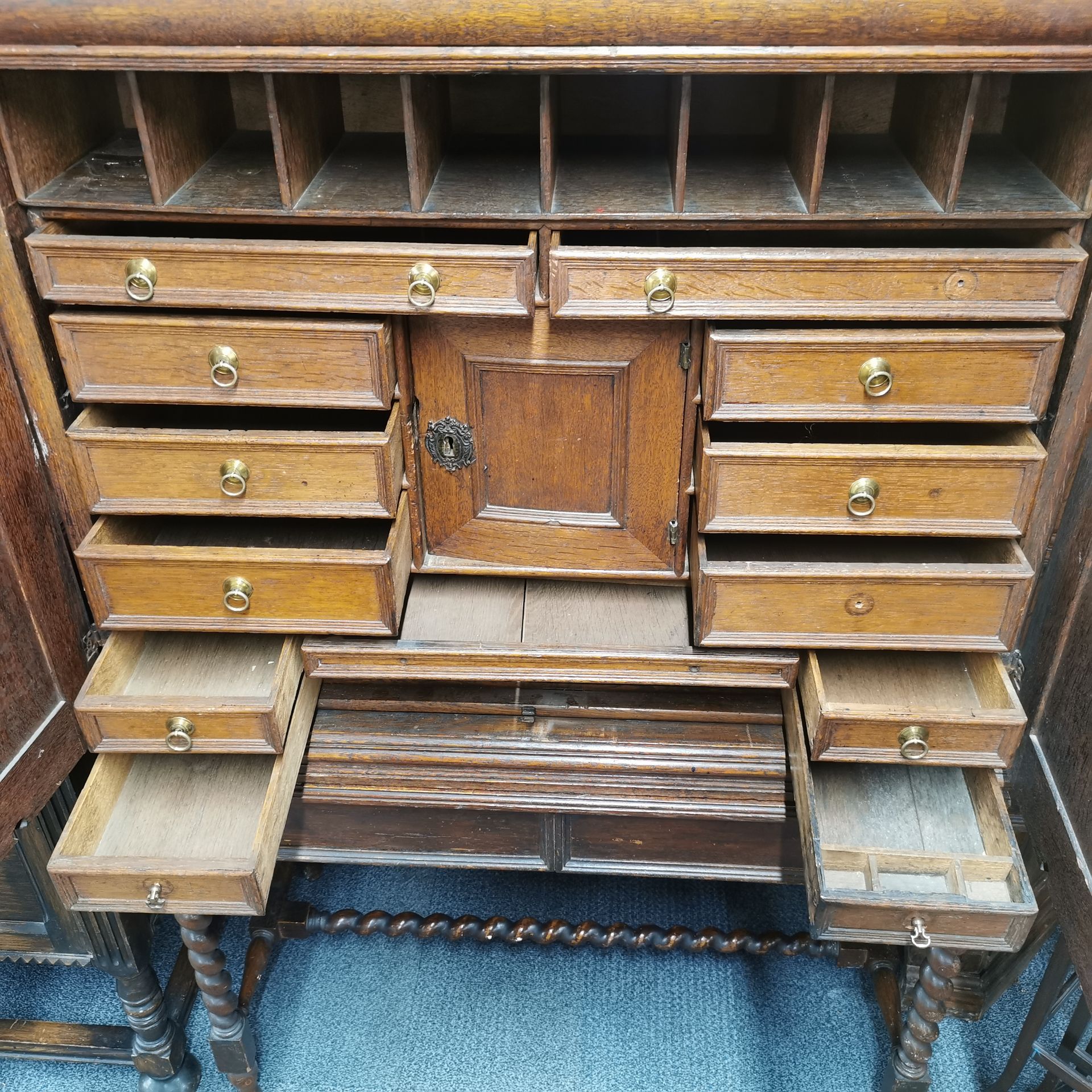 A thirteen drawer oak Cromwellian style cabinet desk with a pull out writing platform and a large - Image 4 of 6