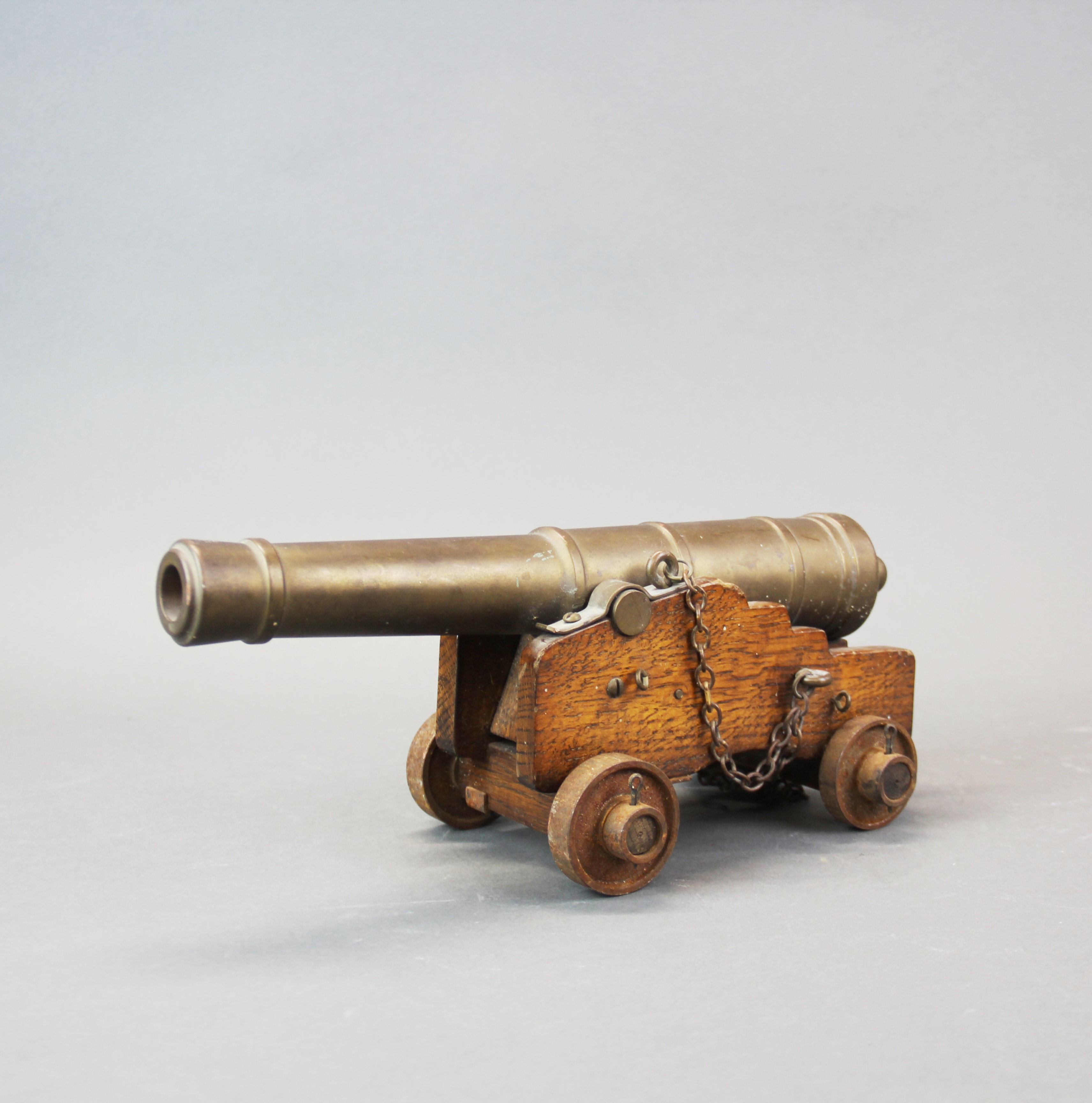 A brass and wood miniature cannon, L. 30cm.