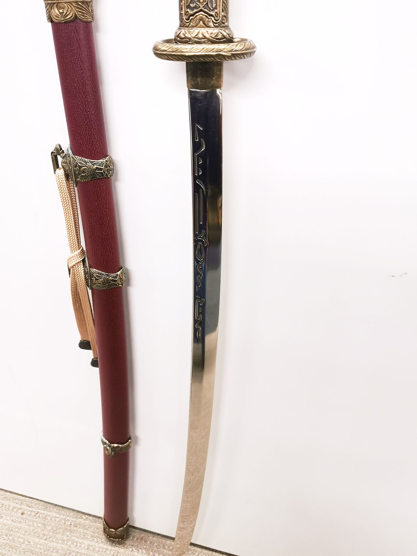 A modern Japanese samurai style sword, H. 90cm. - Image 4 of 5