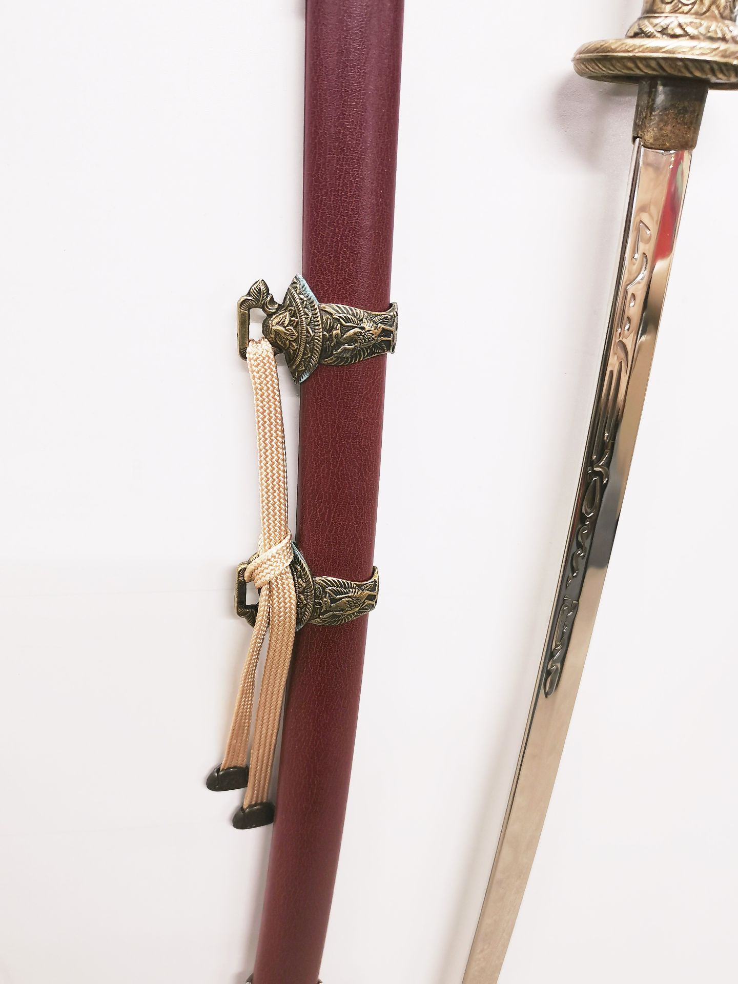 A modern Japanese samurai style sword, H. 90cm. - Image 5 of 5