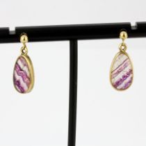 A pair of hallmarked 9ct yellow gold blue john set drop earrings, L. 2cm.