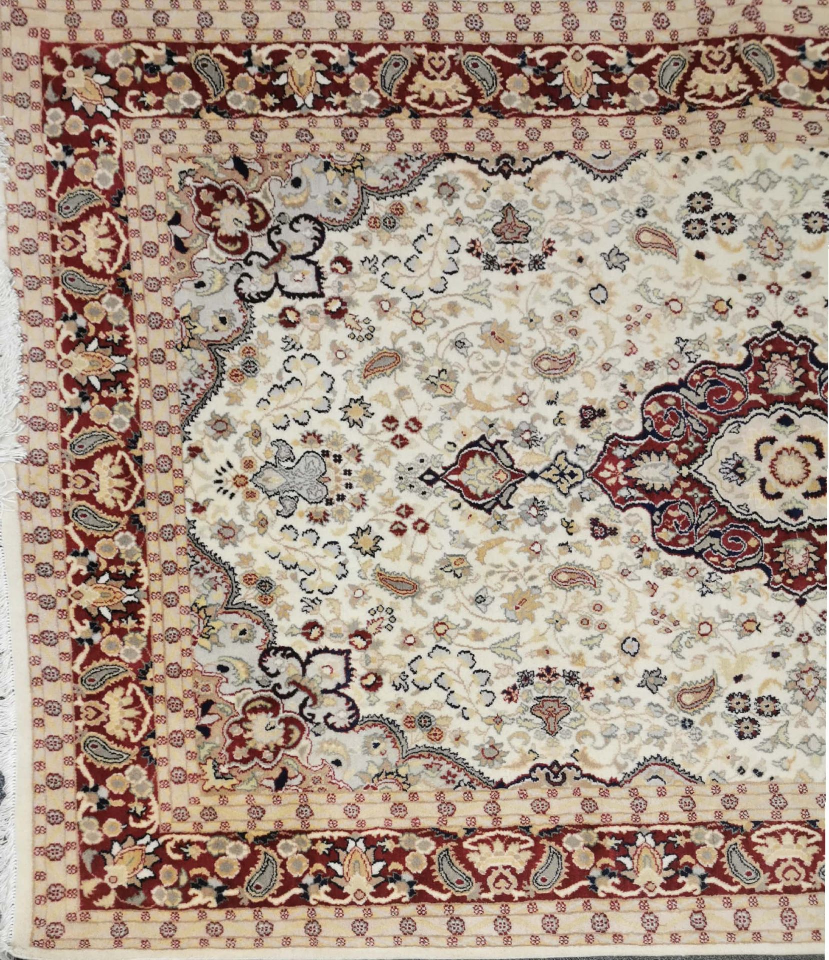 An eastern cream, beige and red ground wool rug, 280 x 185cm. - Image 3 of 3
