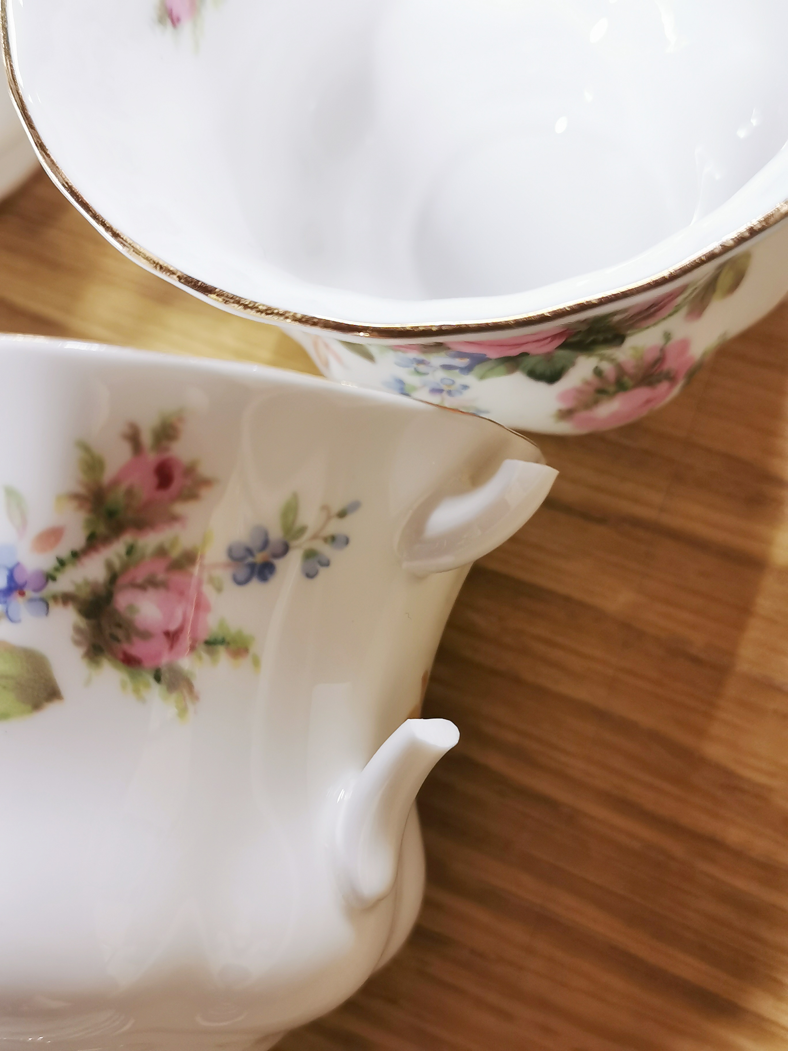 A Royal Albert moss rose tea set. (one cup a/f) - Image 3 of 5