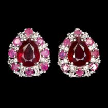 A pair of 925 silver ring set with pear and round cut rubies and white stones, L. 1.5cm.