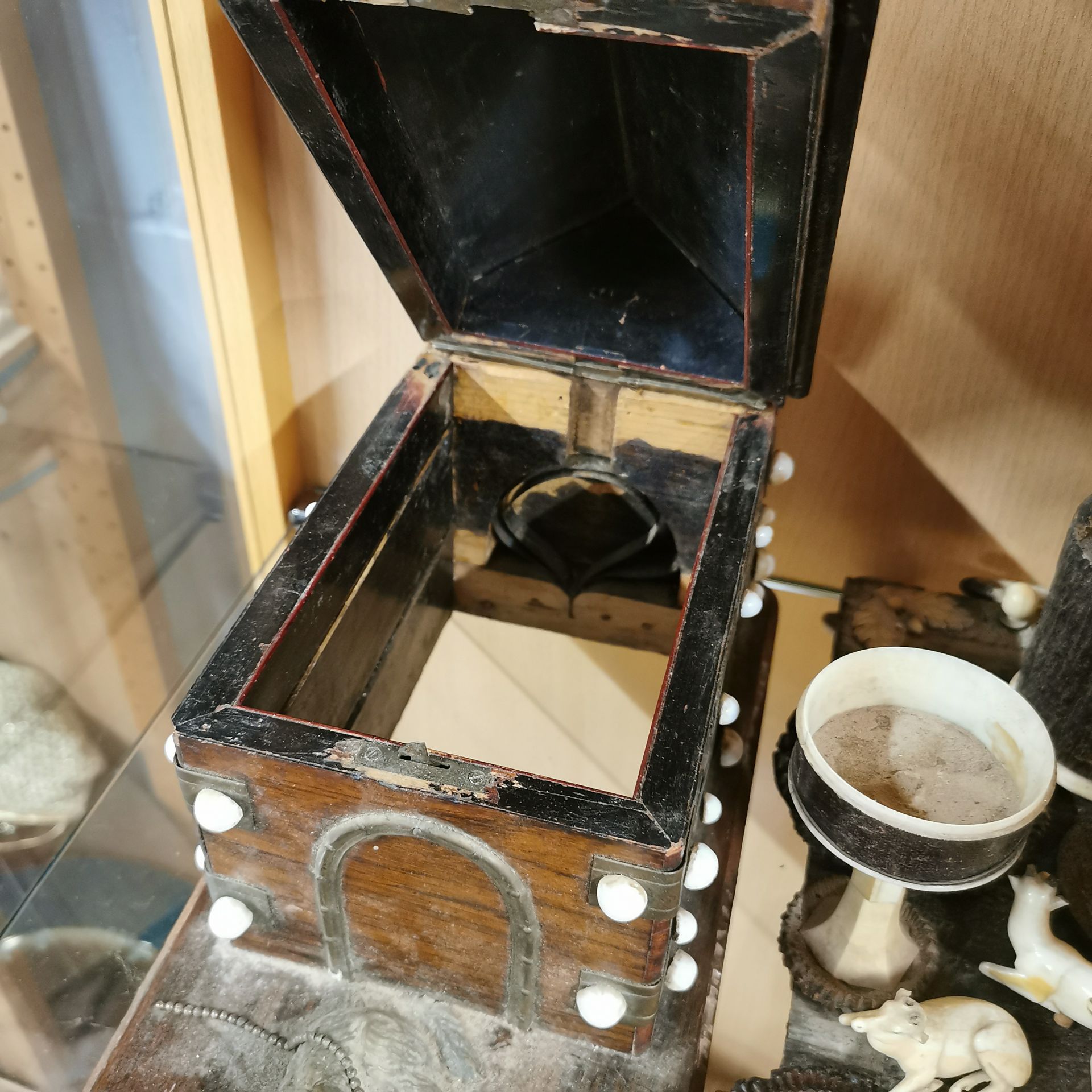 A 19thC wood brass and box (probably cigar box) together with a horn wood and bone desk stand. - Image 3 of 6