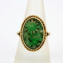 A hallmarked 9ct yellow gold and carved jade ring, (P.5).