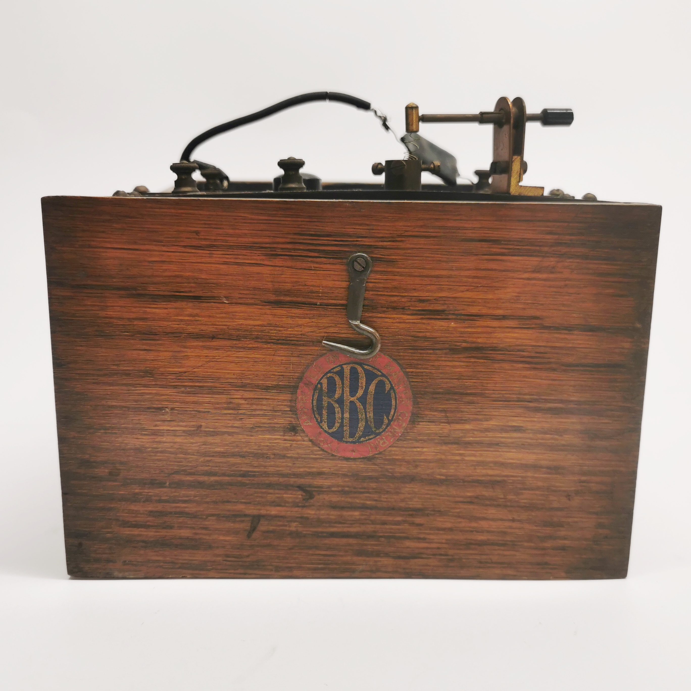An early oak cased BBC radio receiver, 21 x 13 x 18cm. - Image 2 of 5