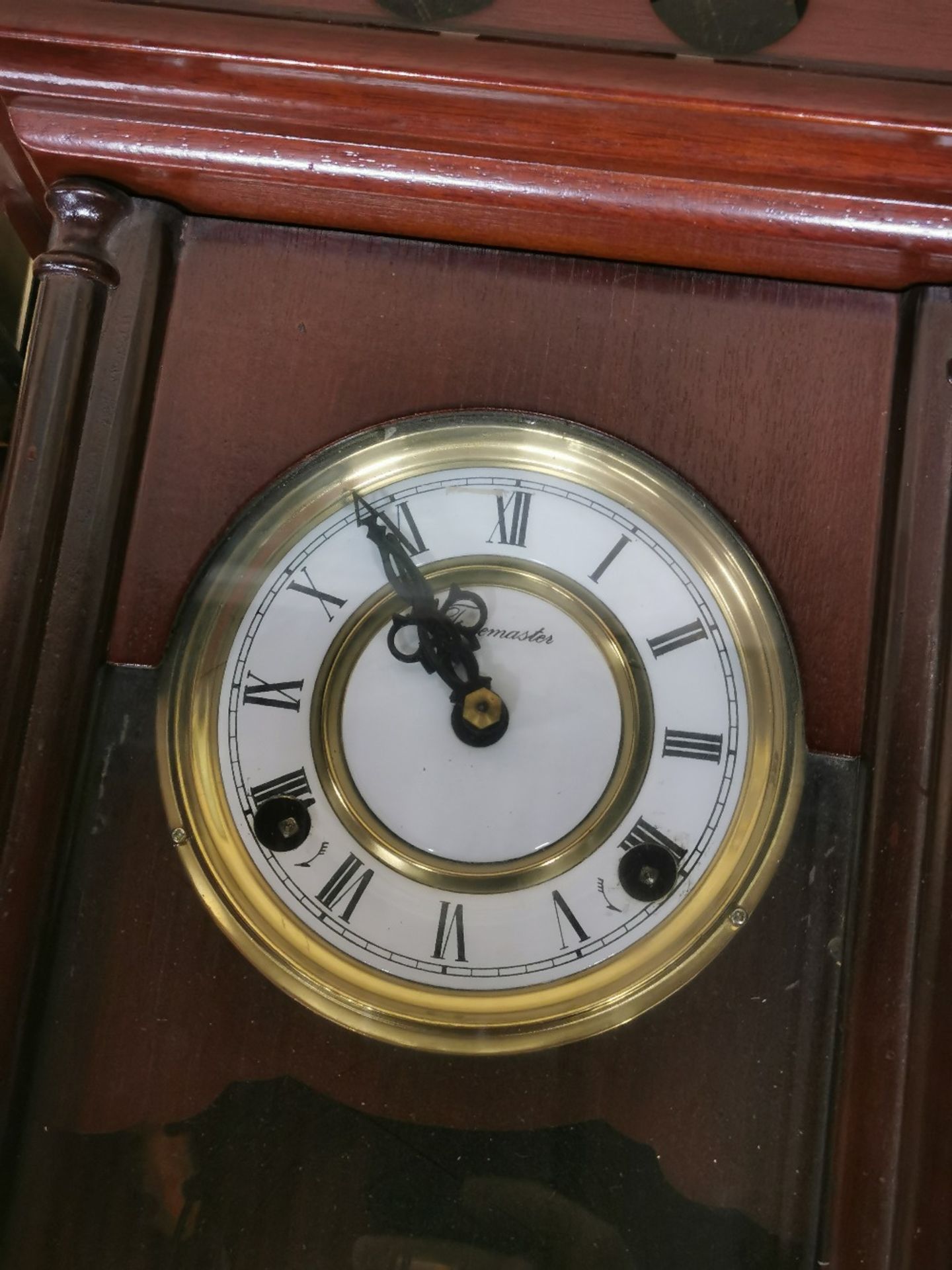 A wall clock, a porcelain mantel clock and three other items. - Image 4 of 4