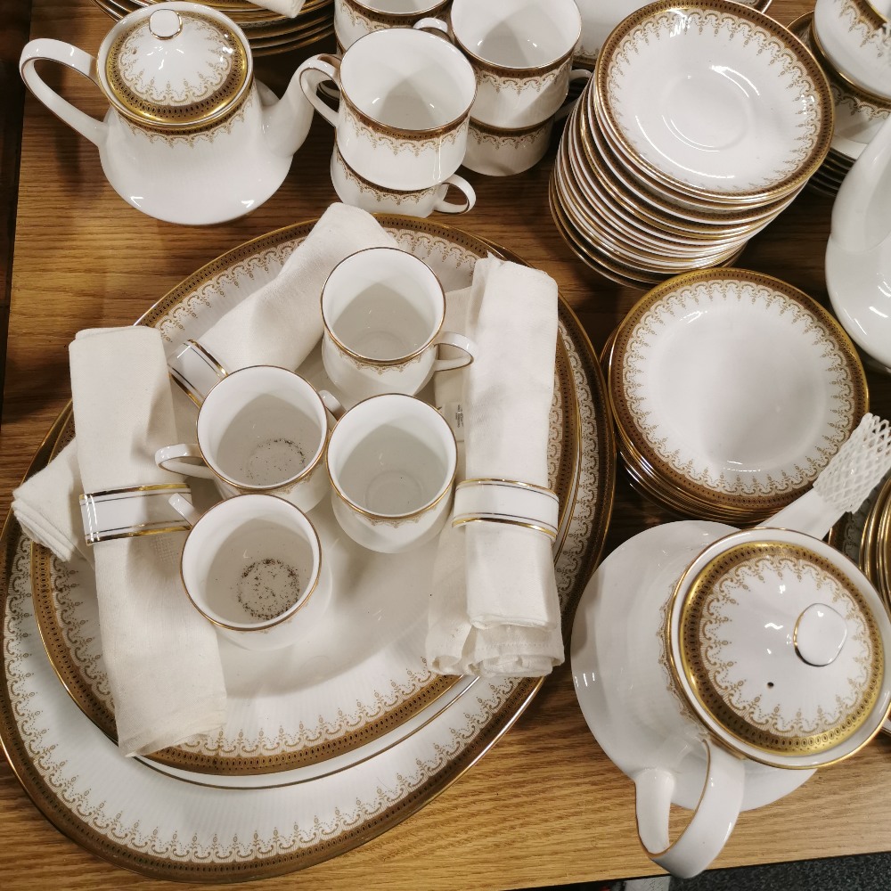 A very extensive Paragon Athena pattern dinner, tea and coffee service. - Bild 2 aus 5