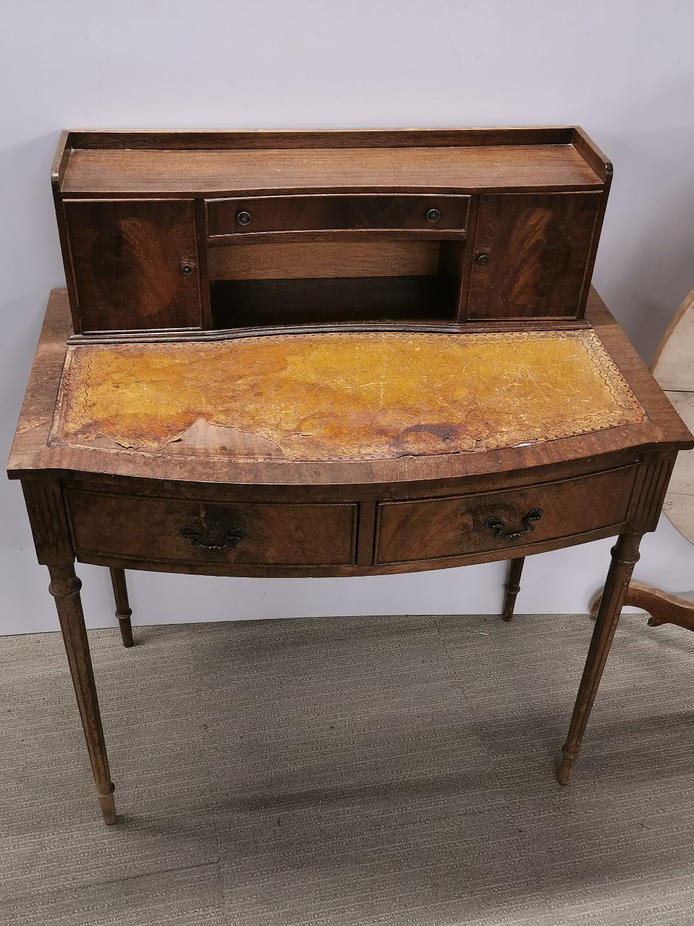 A three drawer mahogany writing desk with leather top together with a light wood circular folding - Image 2 of 5
