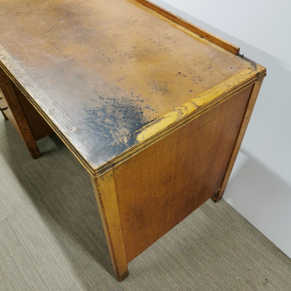 A light oak five drawer writing desk, 120 x 73 x 60cm. - Image 6 of 7