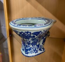 A novelty Chinese porcelain miniature toilet, 23 x 17 x 17cm.