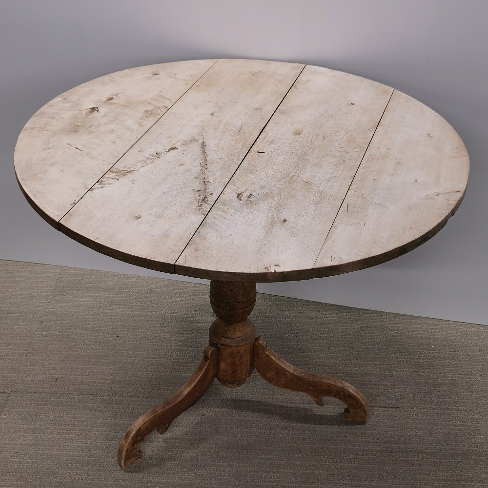 A three drawer mahogany writing desk with leather top together with a light wood circular folding - Image 5 of 5