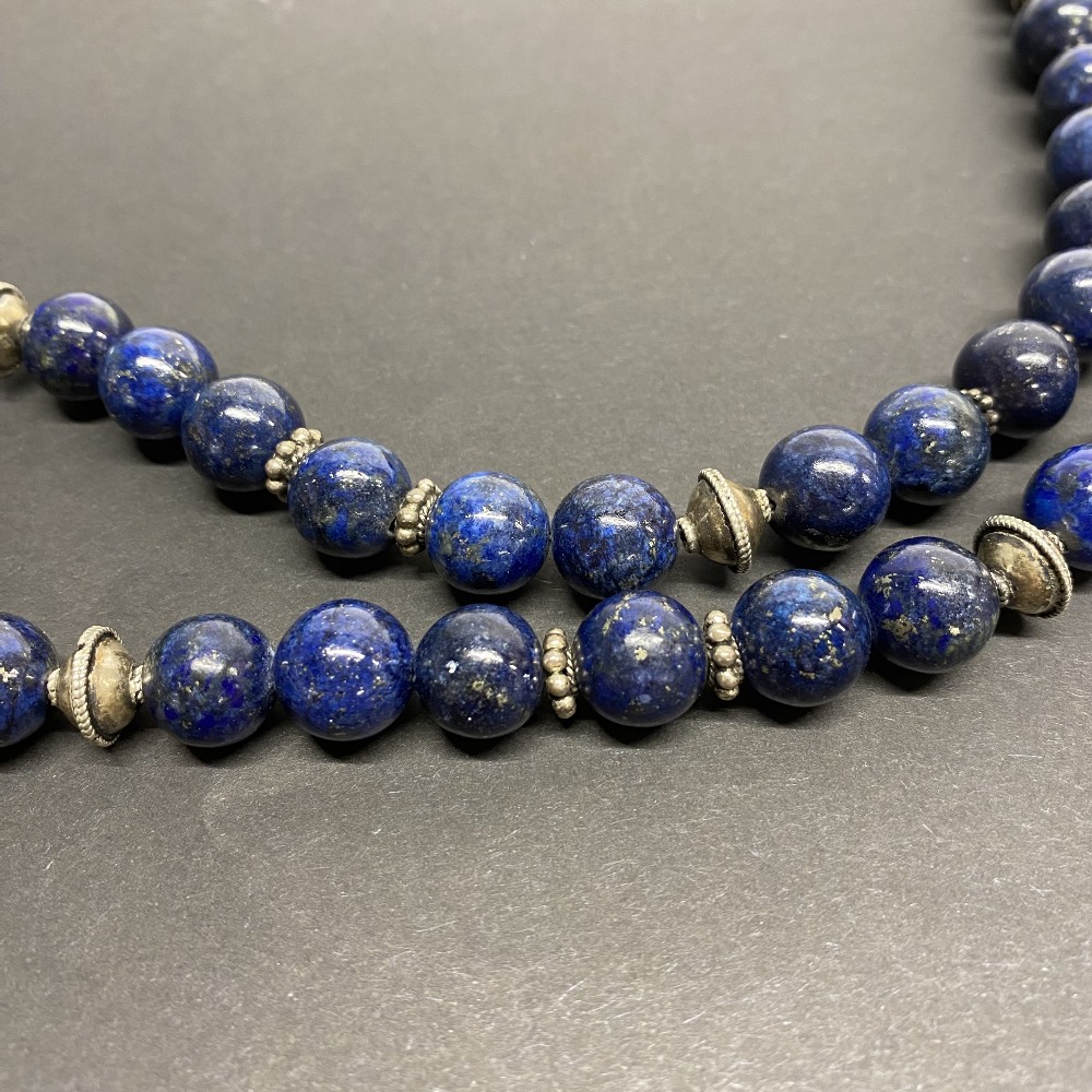 A silver and lapis lazuli necklace, necklace L. 54cm. - Bild 3 aus 3