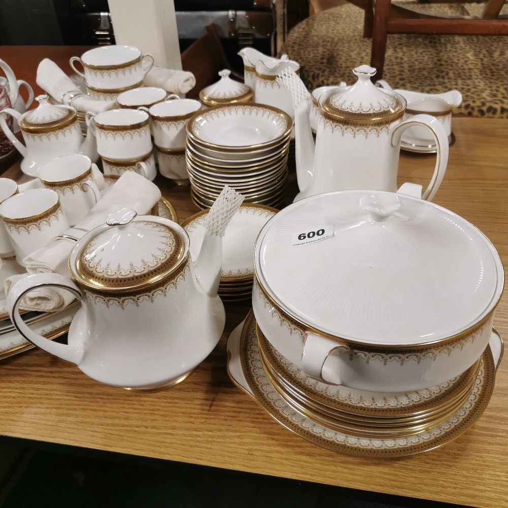 A very extensive Paragon Athena pattern dinner, tea and coffee service. - Bild 4 aus 5