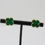 A pair of 18ct yellow gold clover shaped malachite set stud earrings, L. 1cm.