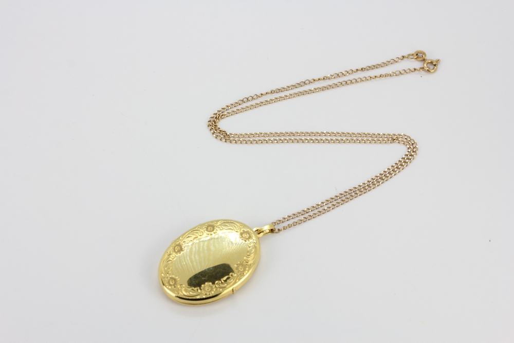 A hallmarked 9ct yellow gold locket pendant on a 9ct gold chain, L. 45cm.
