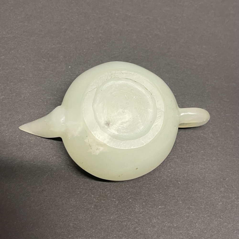 A Chinese carved jade / hardstone tea pot, H. 9cm. - Image 3 of 3