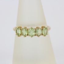 A hallmarked 10ct yellow gold ring set with oval cut peridot, (O).