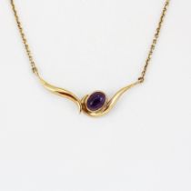 A 9ct yellow gold necklace set with a cabochon oval amethyst, L. 41.5cm.