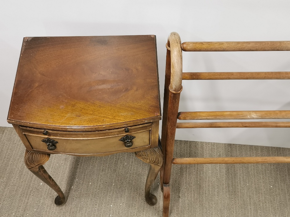 Two early 20thC mahogany single drawer bedside tables together with an early 20thC towel rail, 87 - Image 4 of 5