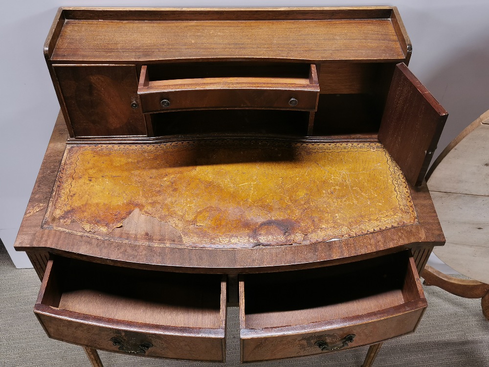 A three drawer mahogany writing desk with leather top together with a light wood circular folding - Image 3 of 5
