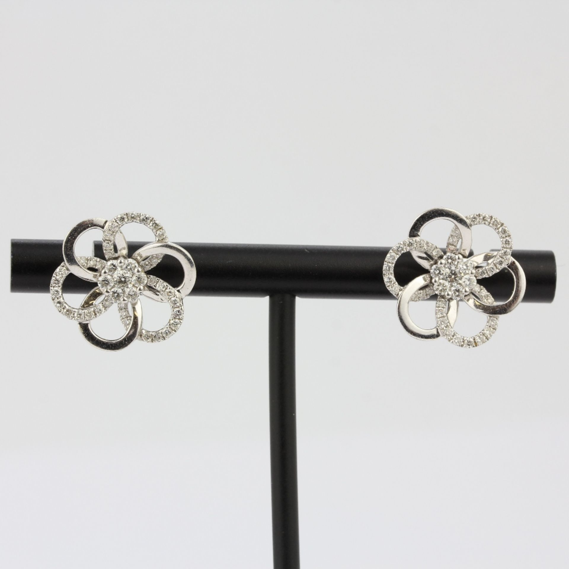 A pair of 18ct white gold flower shaped stud earrings set with brilliant cut diamonds, L. 1.6cm. - Image 2 of 4