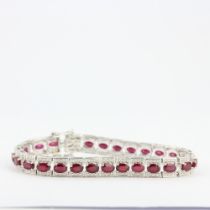 A 925 silver bracelet set with oval cut rubies, L. 20cm.