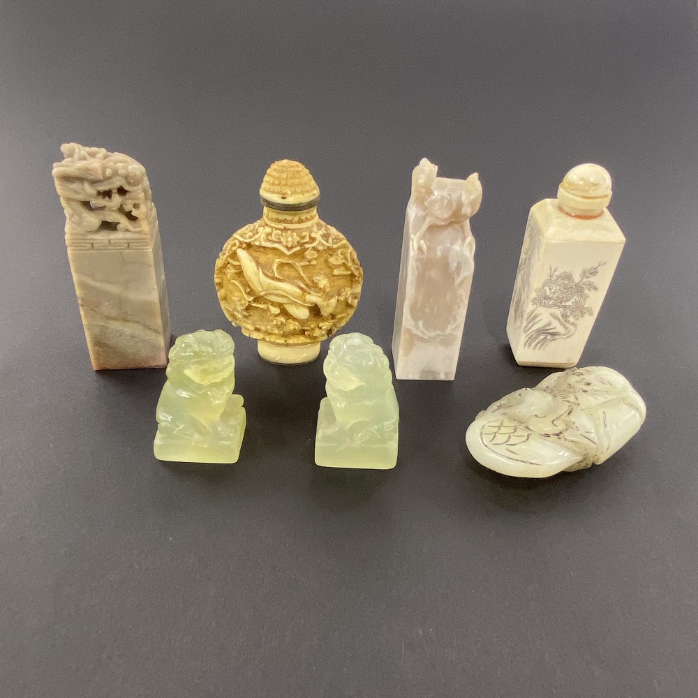 A group of mixed Chinese items including snuff bottles, seals and jade beads (probably from an - Image 2 of 3