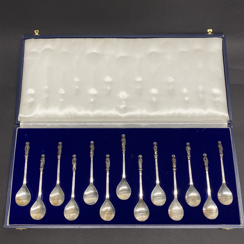 A cased set of large hallmarked silver apostle spoons, spoon L 13.5cm.