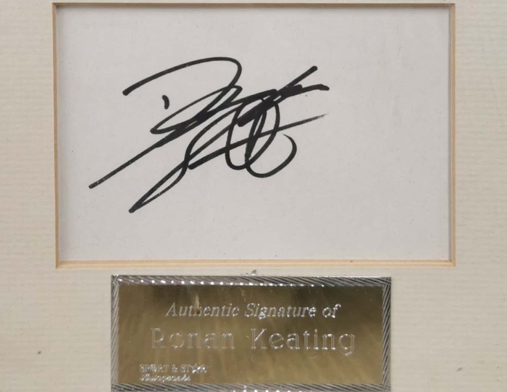 A framed photograph and autograph, signed by Ronan Keating with certificate of authenticity for - Bild 2 aus 4