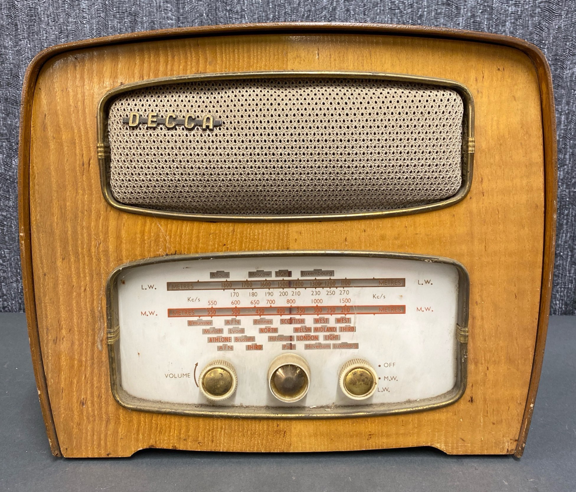 An early Decca radio, model number TT33.
