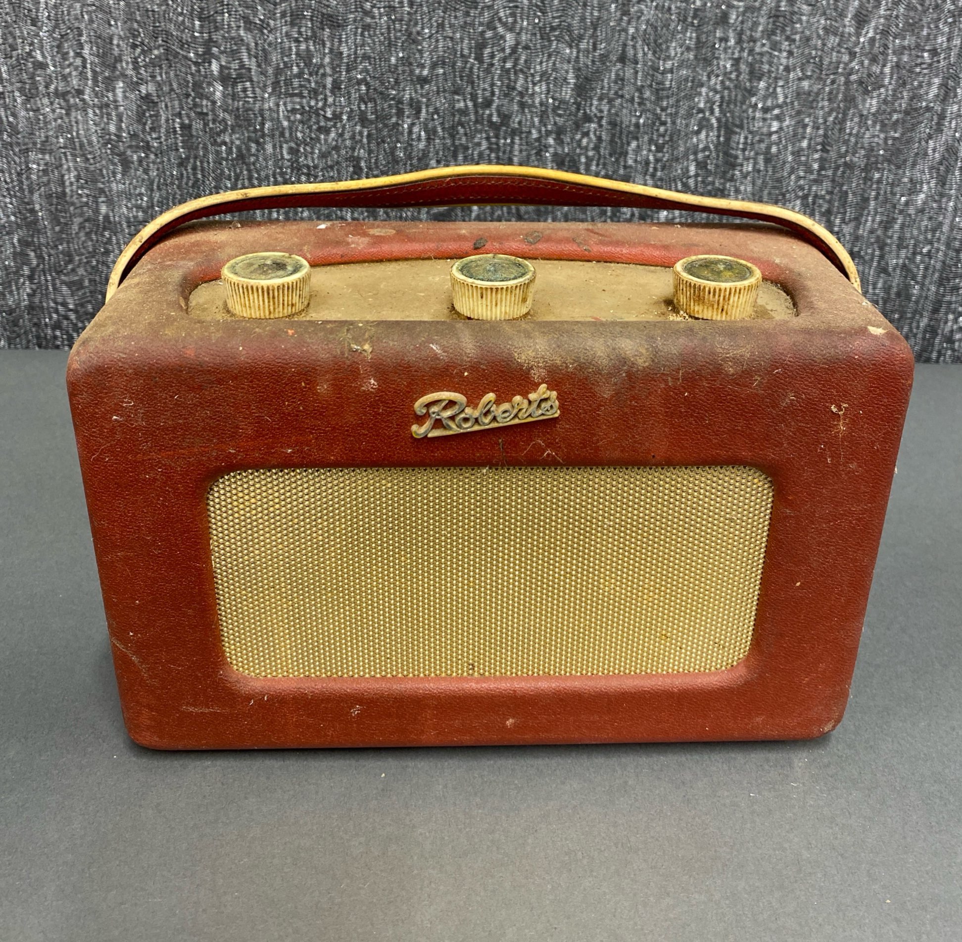 A group of three early Roberts transistor radios, including two R200 and one R300. - Image 5 of 5