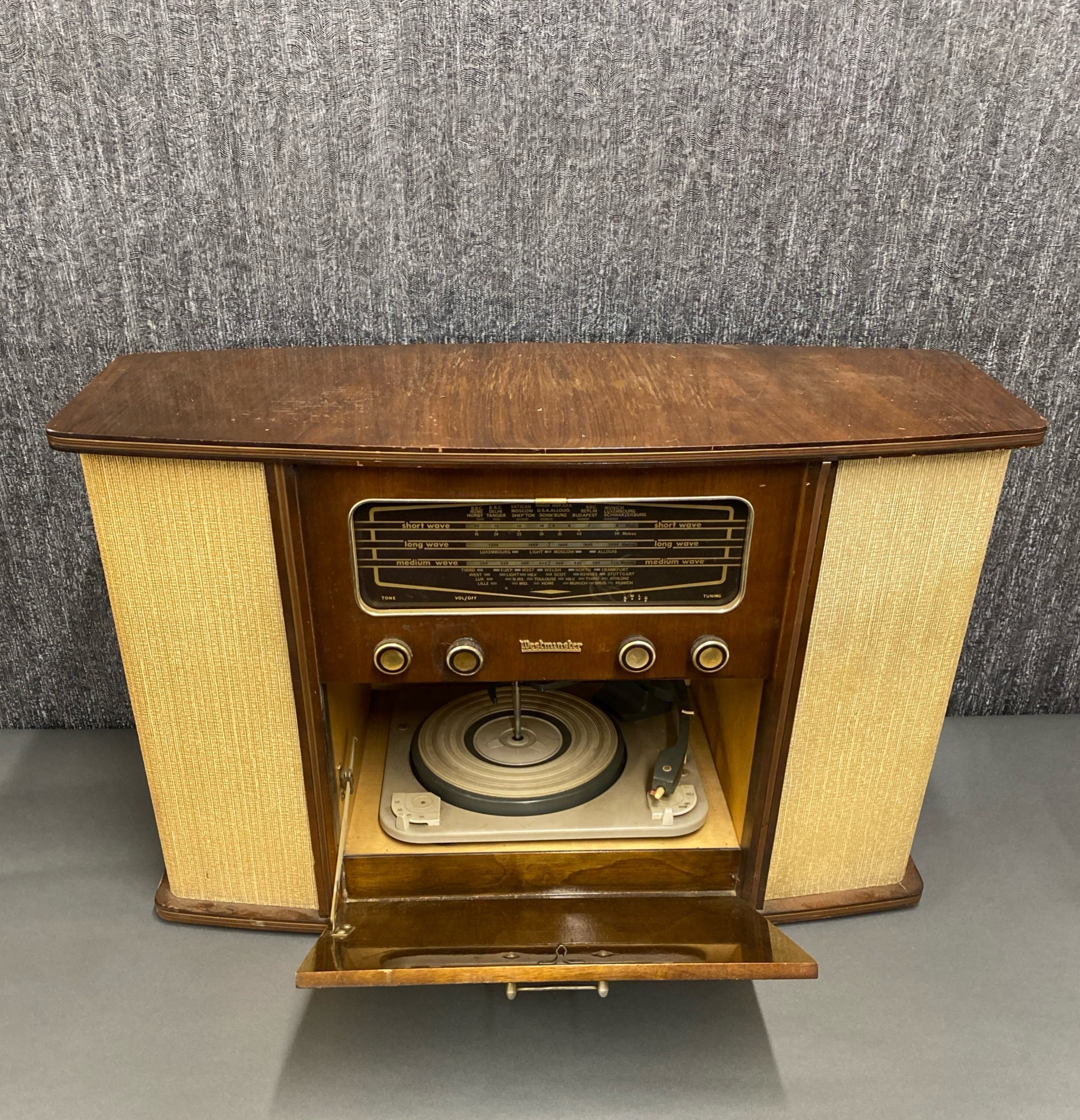 An early Westminster radiogram. - Image 2 of 3