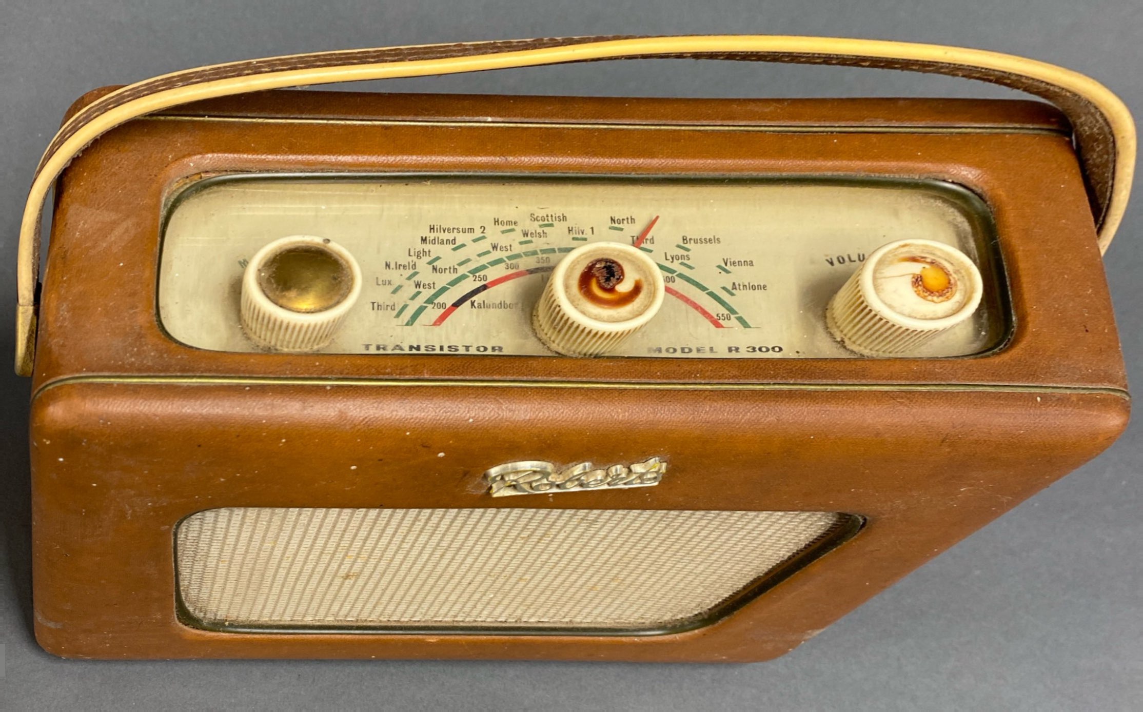 A group of three early Roberts transistor radios, including two R200 and one R300. - Image 3 of 5