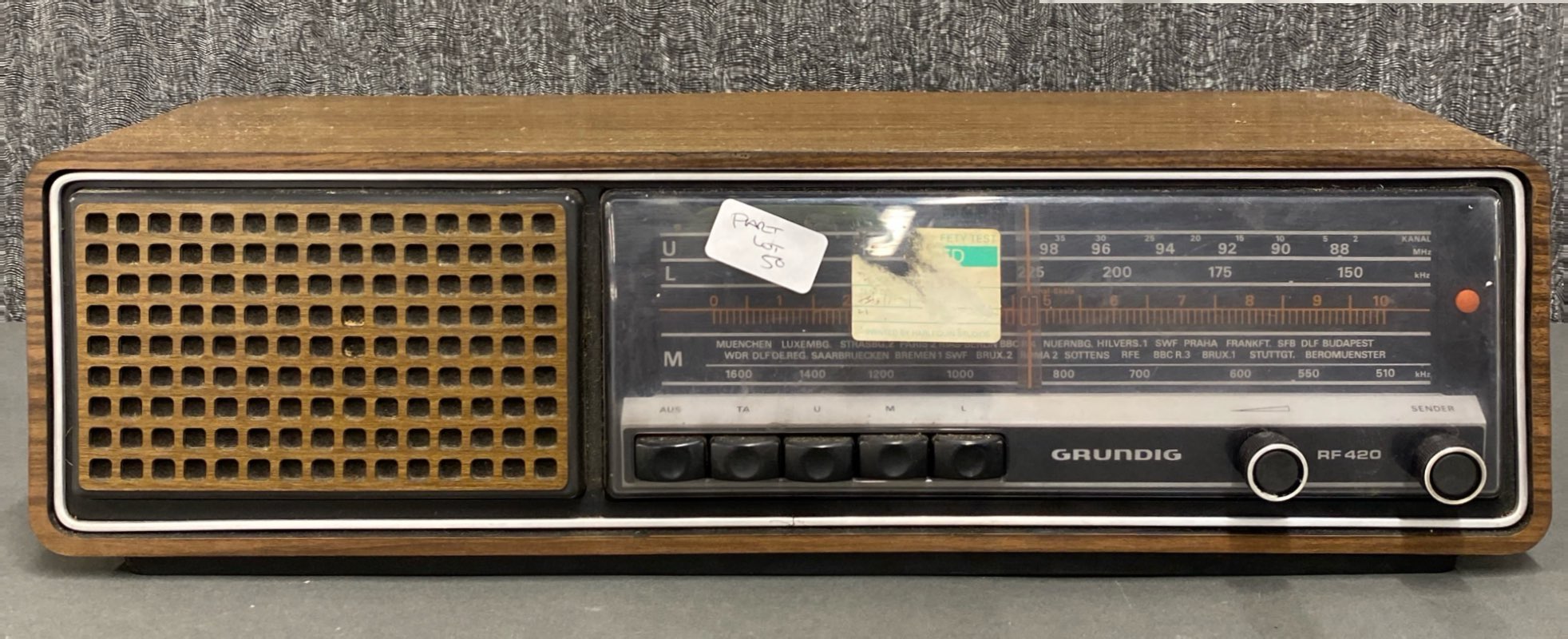 A Sharp transistor radio, model number FY-64E together with a Sky baron radio, Grundig RF420 and - Image 3 of 5