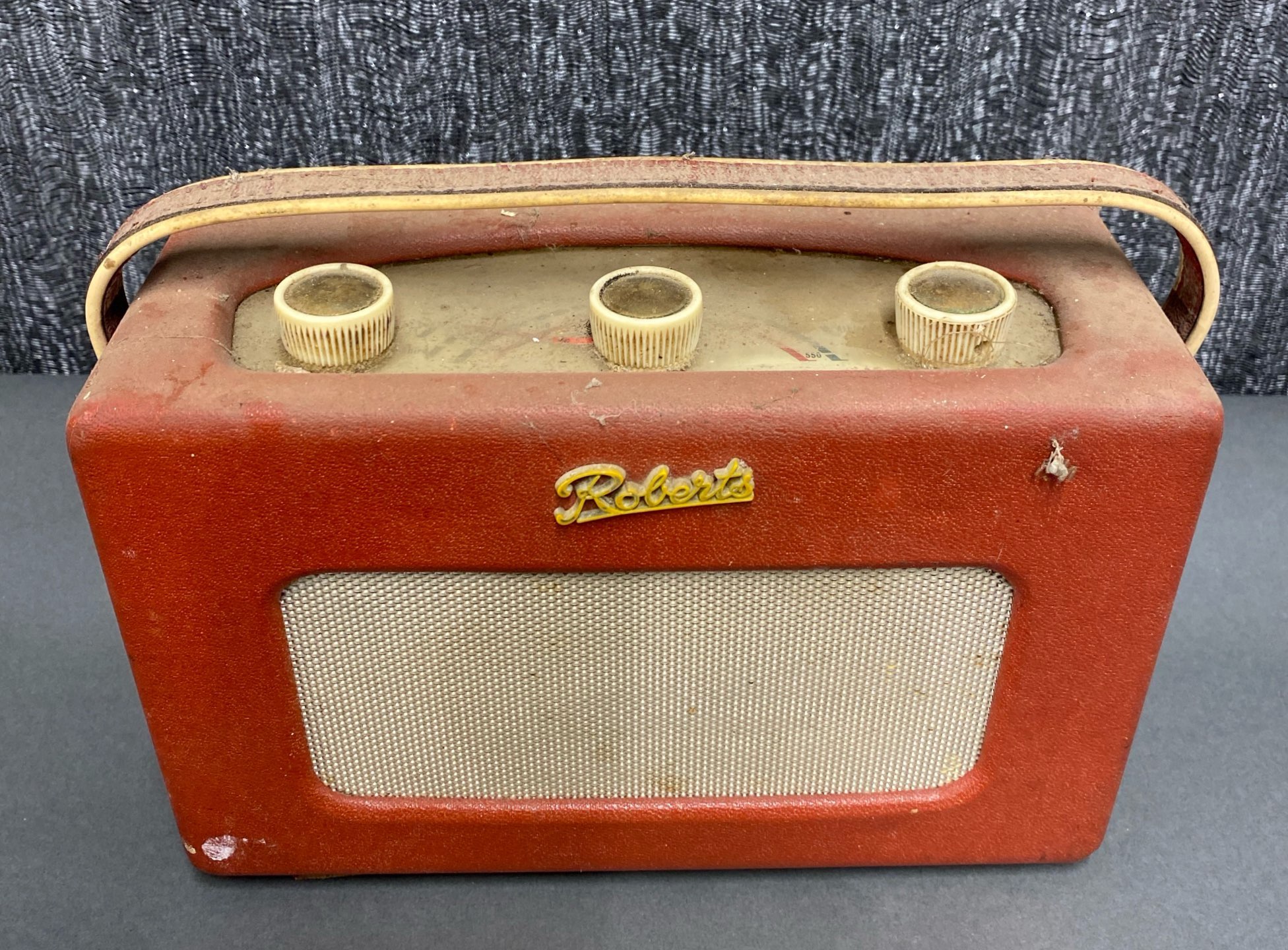 A group of three early Roberts transistor radios, including two R200 and one R300. - Image 4 of 5