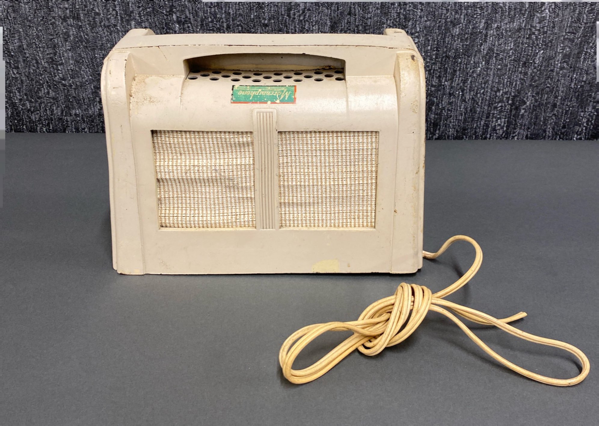 A vintage Marconi T25 radio. - Image 2 of 3