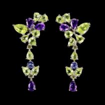 A pair of 925 silver drop earrings set with pear cut peridots and amethysts, L. 3.5cm.