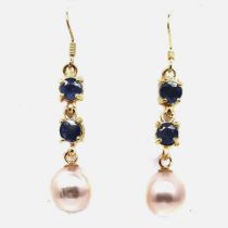 A pair of gold on 925 silver drop earrings set with sapphires and pearls, L. 4.3cm.