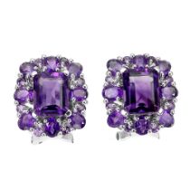 A pair of 925 silver earrings set with emerald and round cut amethysts, L. 1.8cm.