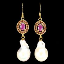 A pair of gold on 925 silver drop earrings set with baroque pearls and rubies, L. 5cm.