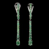 A pair of 925 silver drop earrings set with oval cut emeralds, L. 4.6cm.