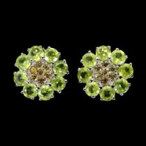 A pair of 925 silver cluster earrings set with round cut peridots and citrines, Dia. 1.6cm.