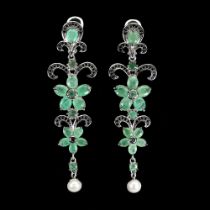 A pair of 925 silver drop earrings set with oval cut emeralds, black spinels and pearls, L. 4cm.