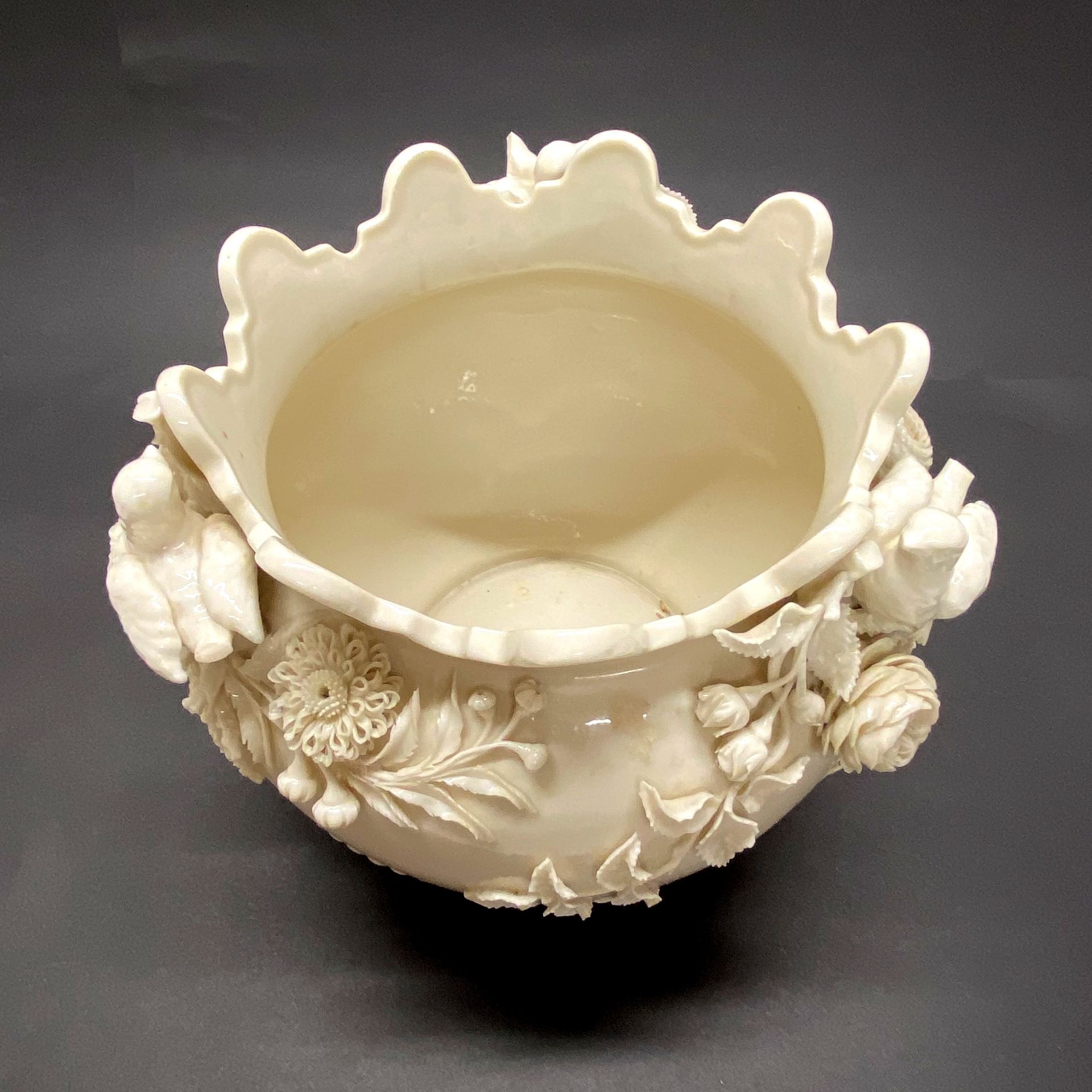 An Irish Belleek porcelain bowl Dia. 25cm x H. 20cm. Small pre-firing chip to base. - Image 4 of 7