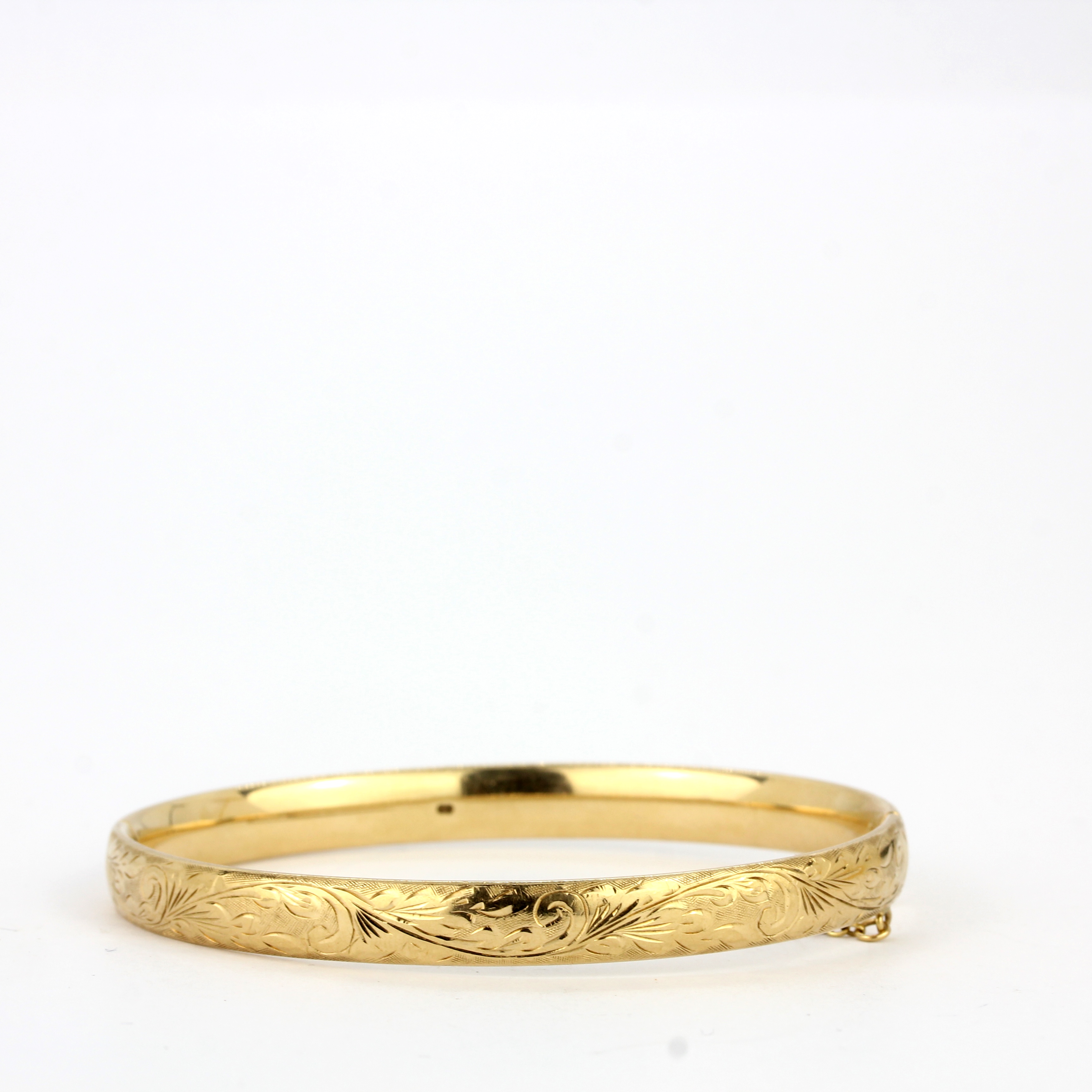 A heavy 9ct yellow gold bangle, internal L. 6.5cm. - Image 2 of 4