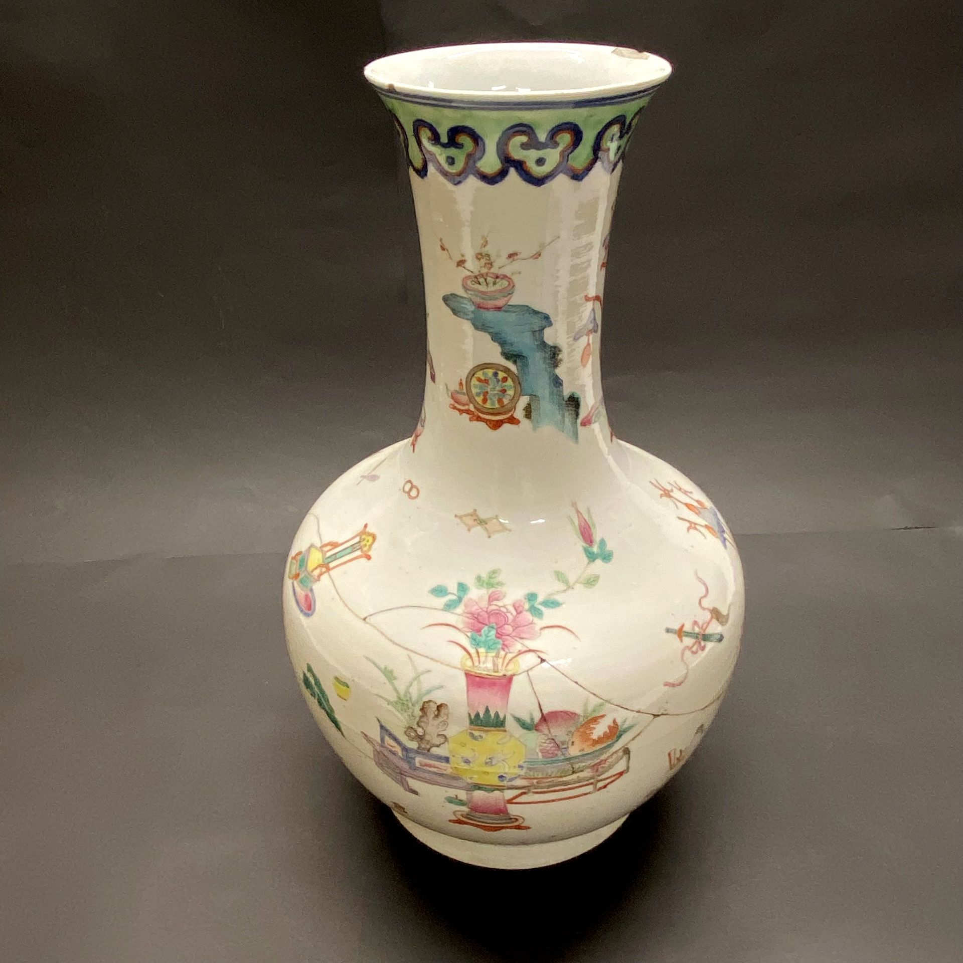 A 19thC Chinese porcelain garniture together with a large 19thC Chinese porcelain vase (exstensively - Image 4 of 5