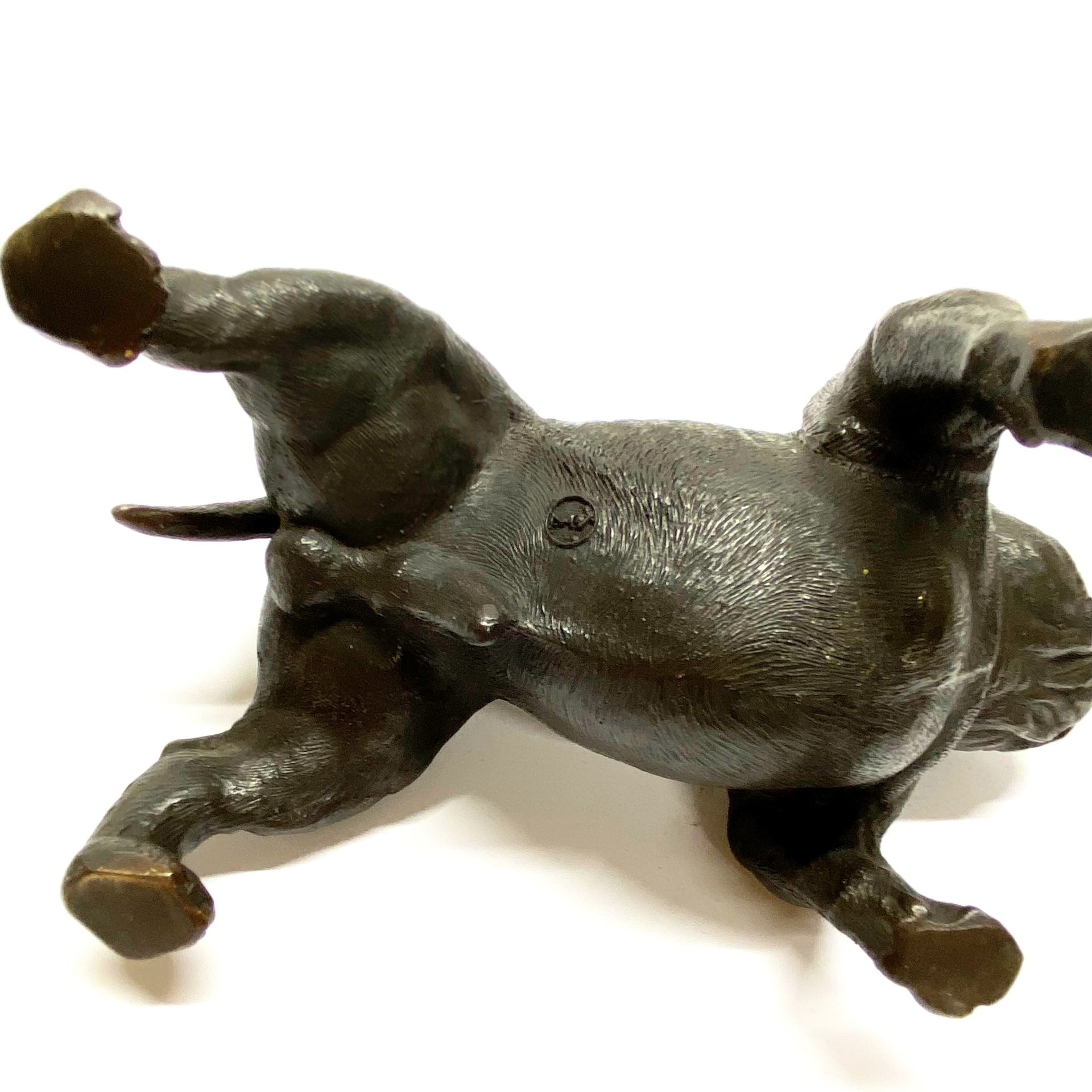 A bronze figure of a dog. L. 19cm - Image 3 of 3