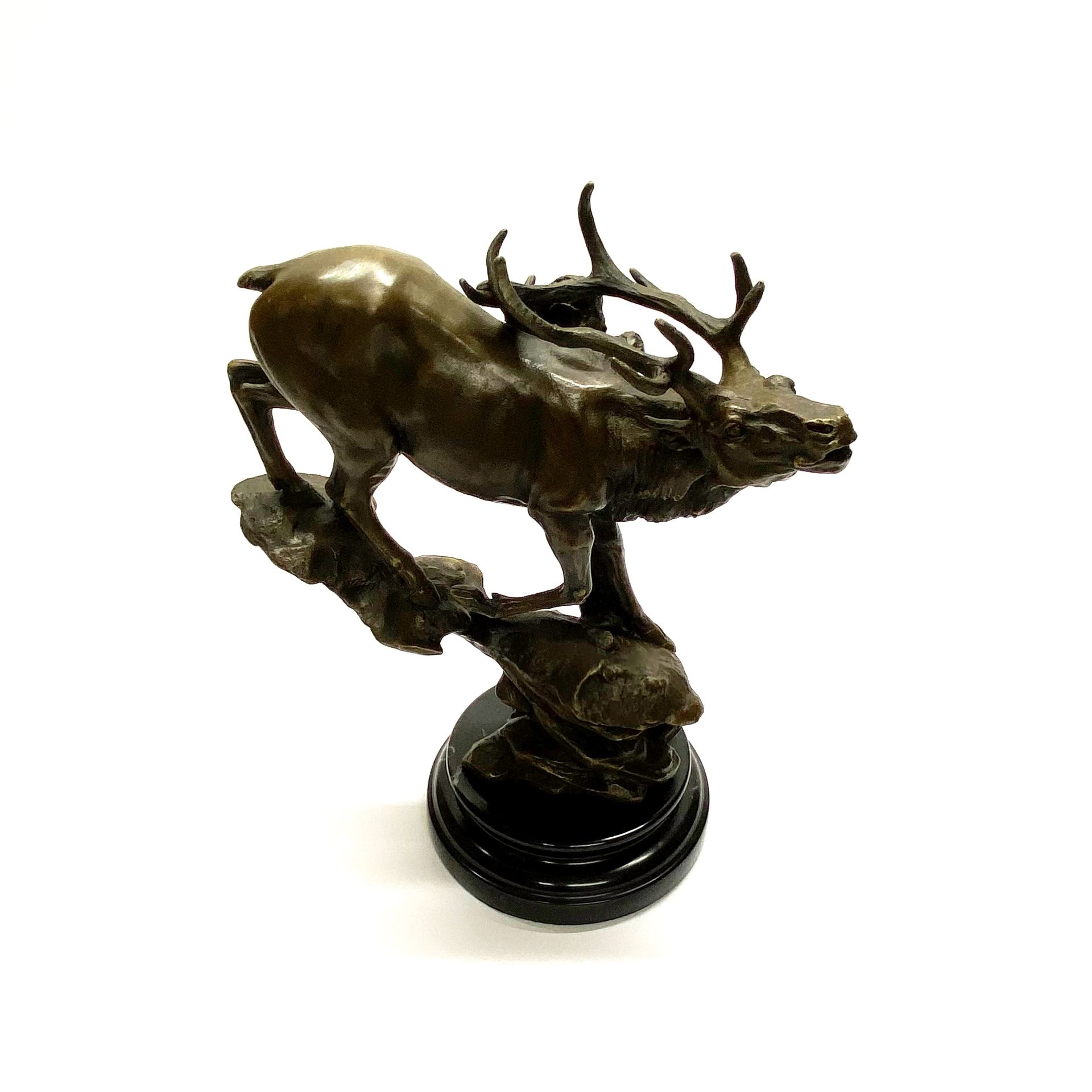 An impressive bronze stag on a marble base. H. 29cm - Image 2 of 4